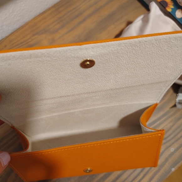 Tory Burch Tortoise Glasses with Bold Orange Case - Picture 5 of 8